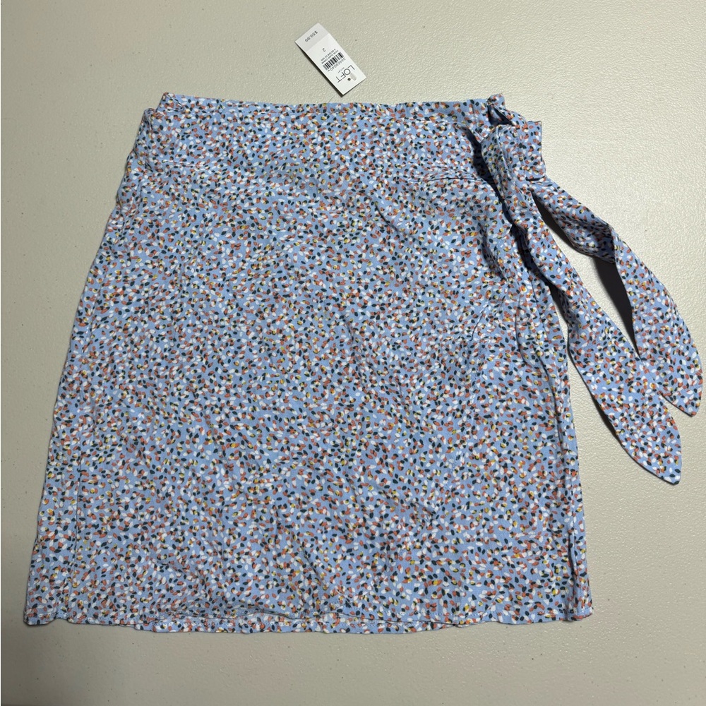 NWT Woman’s Loft Mini Skirt with front tie, Size 2